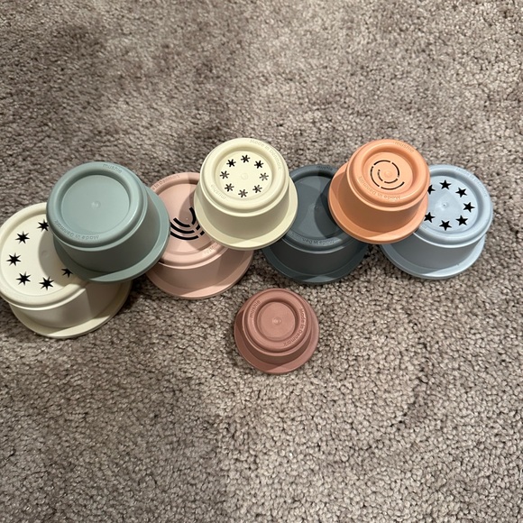 Stacking Cups - Picture 2 of 3